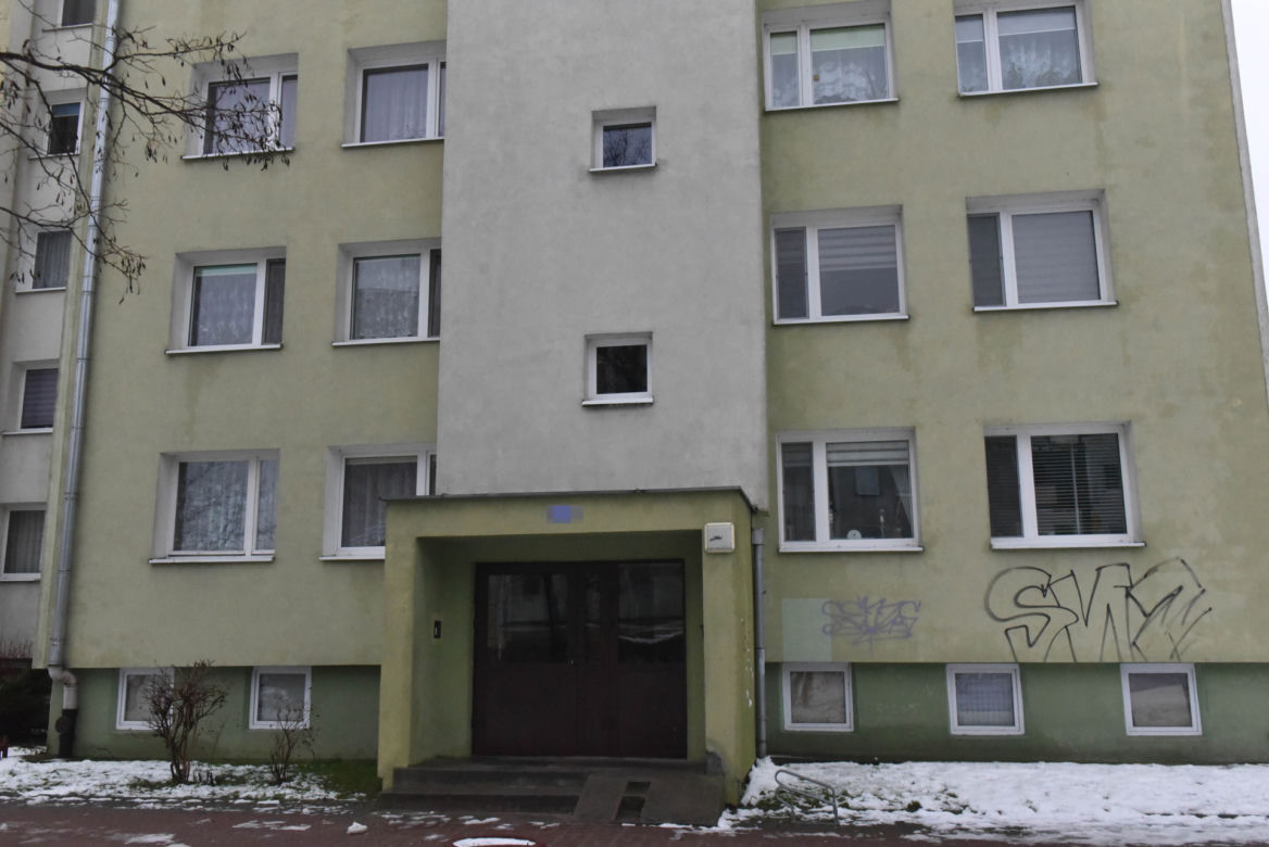 "Iga raz krzyknęła. Tylko raz. Było po szóstej". Dziewczynkę w kałuży krwi znalazła policja. Jej ojciec skoczył z okna