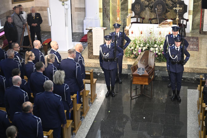 Tłumy pożegnały 23-letniego policjanta. Kacper zginął w tragicznym wypadku w Piasecznie