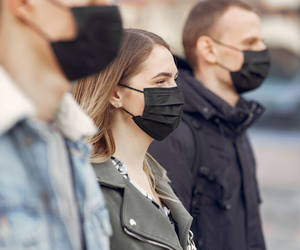 Im ludzie więcej spędzali czasu będą na zewnątrz, tym zakażeń będzie mniej - uważa ekspert