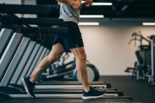 Borys Budka na bieżni. Jak europosłowi udaje się to pogodzić?