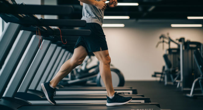 Borys Budka na bieżni. Jak europosłowi udaje się to pogodzić?