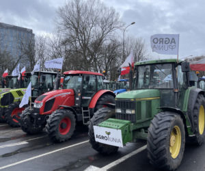 Ponad 100 ciągników jedzie do Warszawy. Rolnicy sparaliżują stolicę
