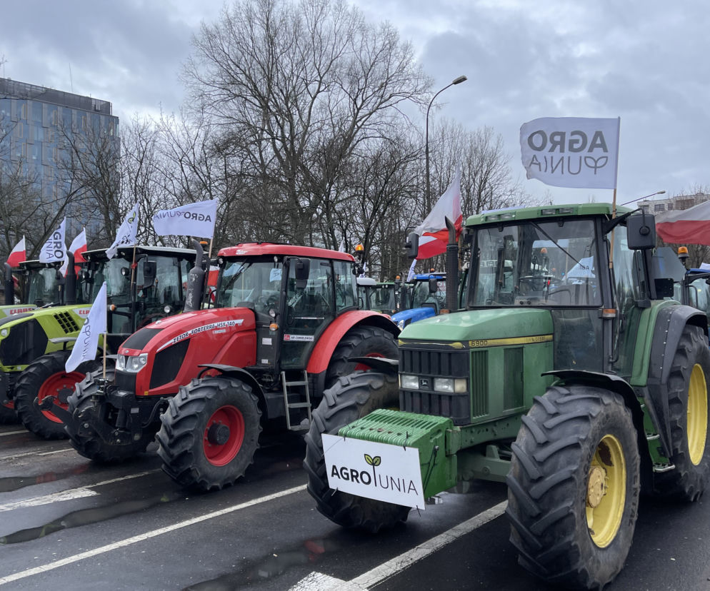 Ponad 100 ciągników jedzie do Warszawy. Rolnicy sparaliżują stolicę