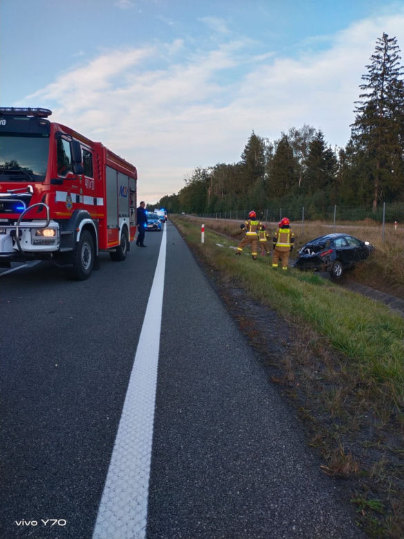 Poważny wypadek na S22. Kobieta i dziecko w szpitalu [ZDJĘCIA]