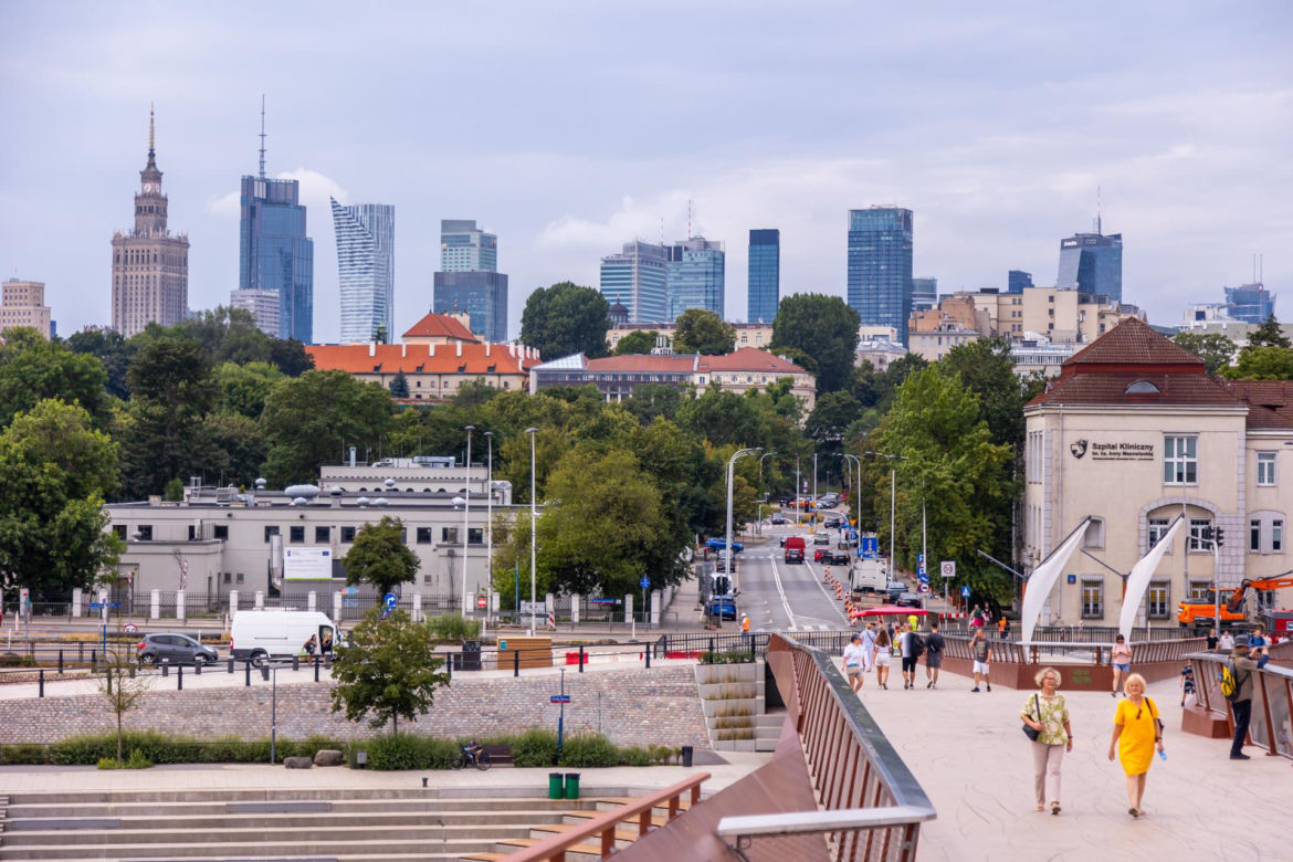 Budowa przejścia dla pieszych przez Wisłostradę w Warszawie