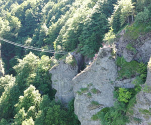 Niesamowity most linowy TYLKO DLA ODWAŻNYCH
