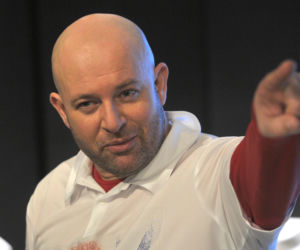 Od amanta z „Magdy M.” do twardziela z brodą. Tak przez lata zmieniał się Szymon Bobrowski