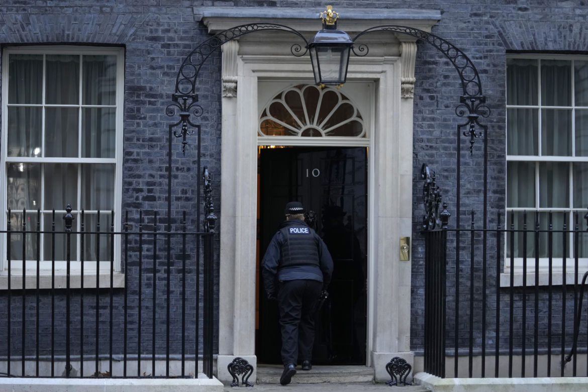 Boris Johnson skompromitowany. Imprezy, "winne piątki", wybryki jego ludzi. Musi odejść?