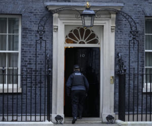 Winne piątki w siedzibie premiera Wielkiej Brytanii. Boris Johnson znienawidzony. Odejdzie?