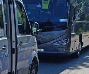 Ponad promil alkoholu przed wyjazdem. Kierowca autokaru nie zabrał uczniów na wycieczkę