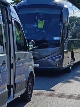 Ponad promil alkoholu przed wyjazdem. Kierowca autokaru nie zabrał uczniów na wycieczkę