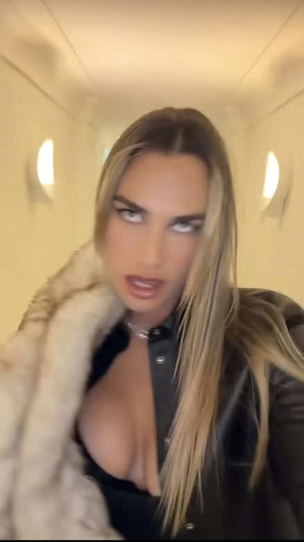 Aryna Sabalenka z głębokim dekoltem