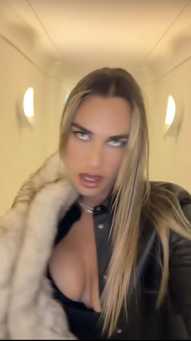 Aryna Sabalenka z głębokim dekoltem