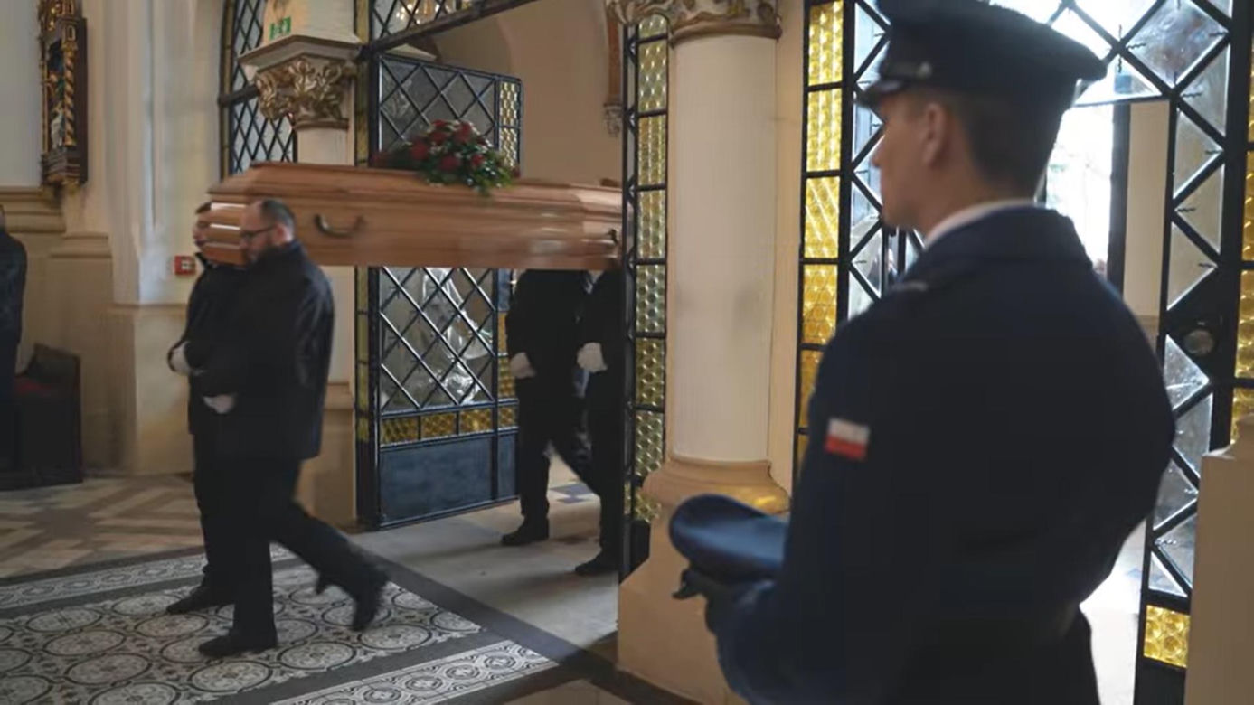 Piotr ubrał mundur, ucałował rodzinę i wyszedł do pracy. Jego serce nagle przestał bić