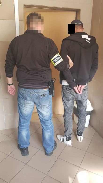 Złodzieje samochodu zatrzymani na gorącym uczynku