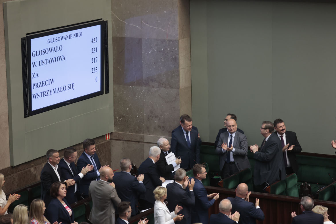 Mariusz Błaszczak obroniony! Opozycja przegrała głosowanie nad wotum nieufności wobec ministra MON