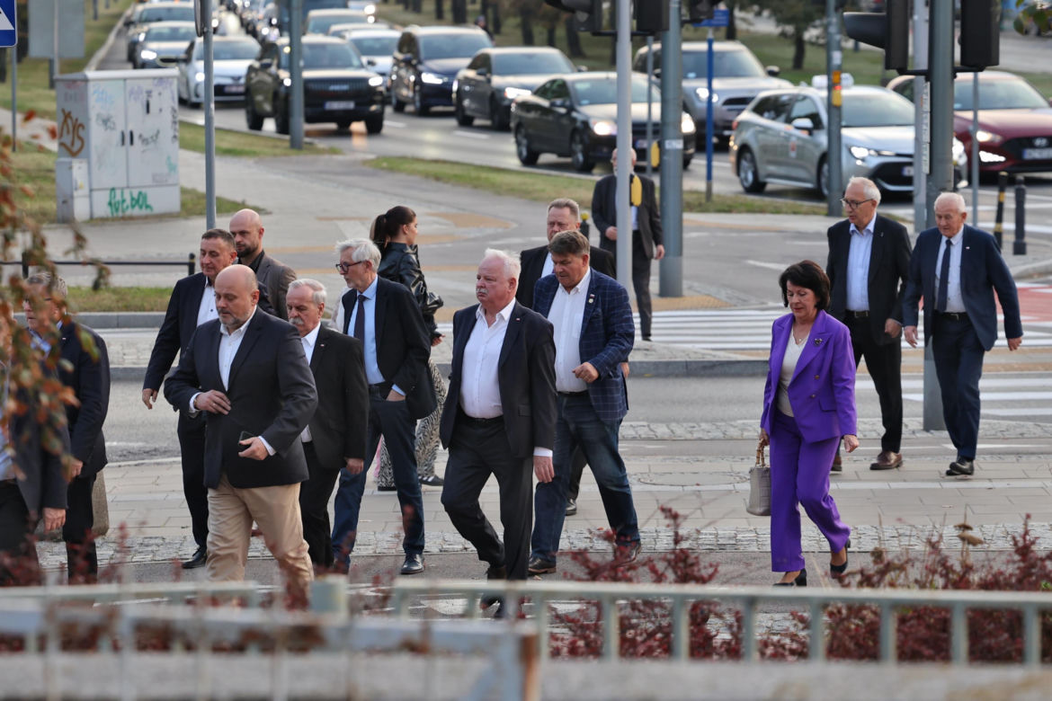Spotkanie polityków PiS w siedzibie na ul.Nowogrodzkiej