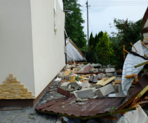 Przez gminę Wilków przeszła potężna nawałnica. Kilkadziesiąt budynków jest zniszczonych