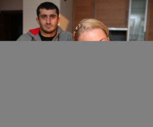 Mamed Khalidov z żoną w mieszkaniu