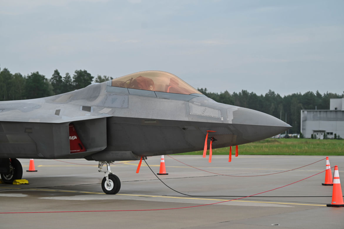 Łódzkie. Już 12 myśliwców F-22 Raptor stacjonuje w Łasku!