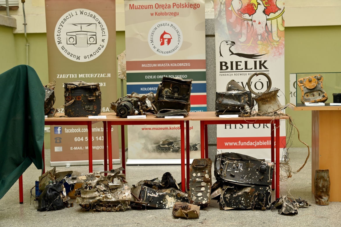 Przez lata spoczywały na dnie jeziora. Pozostałości "latającej fortecy" trafiły do szczecińskiego muzeum