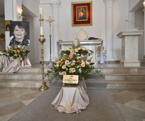 Pogrzeb Igi Cembrzyńskiej. Tłum gwiazd oddaje hołd wielkiej artystce