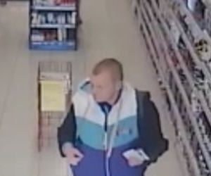 Ten mężczyzna okradł sklep w Koronowie. Szuka go policja