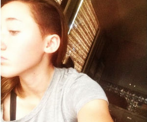 Noah Cyrus ogoliła głowę
