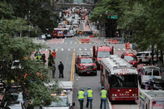 W związku z ryzykiem zawalenia się jednego z wieżowców na Manhattanie w Nowym Jorku we wtorek ewakuowano okoliczne budynki