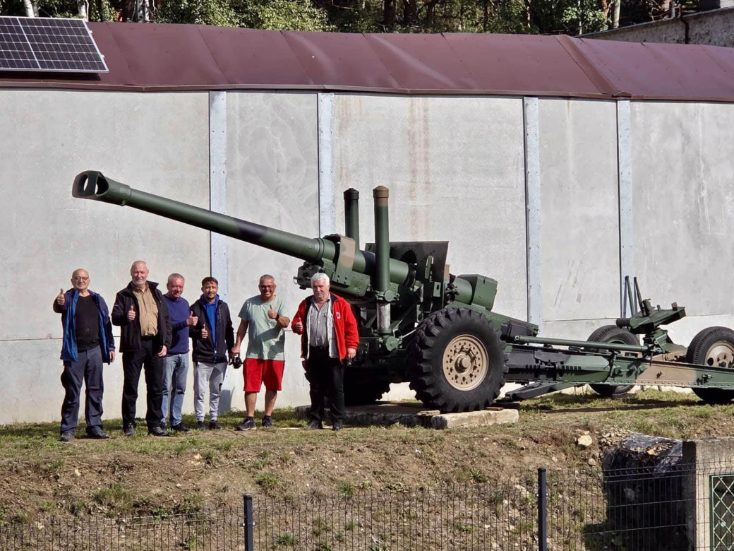 Kolejny militarny eksponat w Starachowicach. Przy strzelnicy stanęła potężna armata z 1936 roku