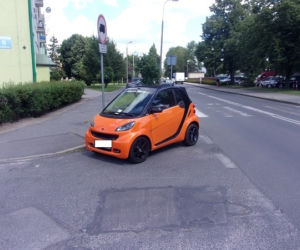 Nie chce im się czy nie potrafią? Tak parkują w Płocku bezmyślni kierowcy [ZDJĘCIA]