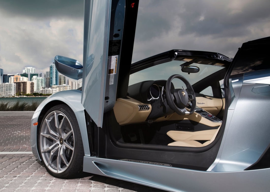 Lamborghini Aventador LP700-4 Roadster