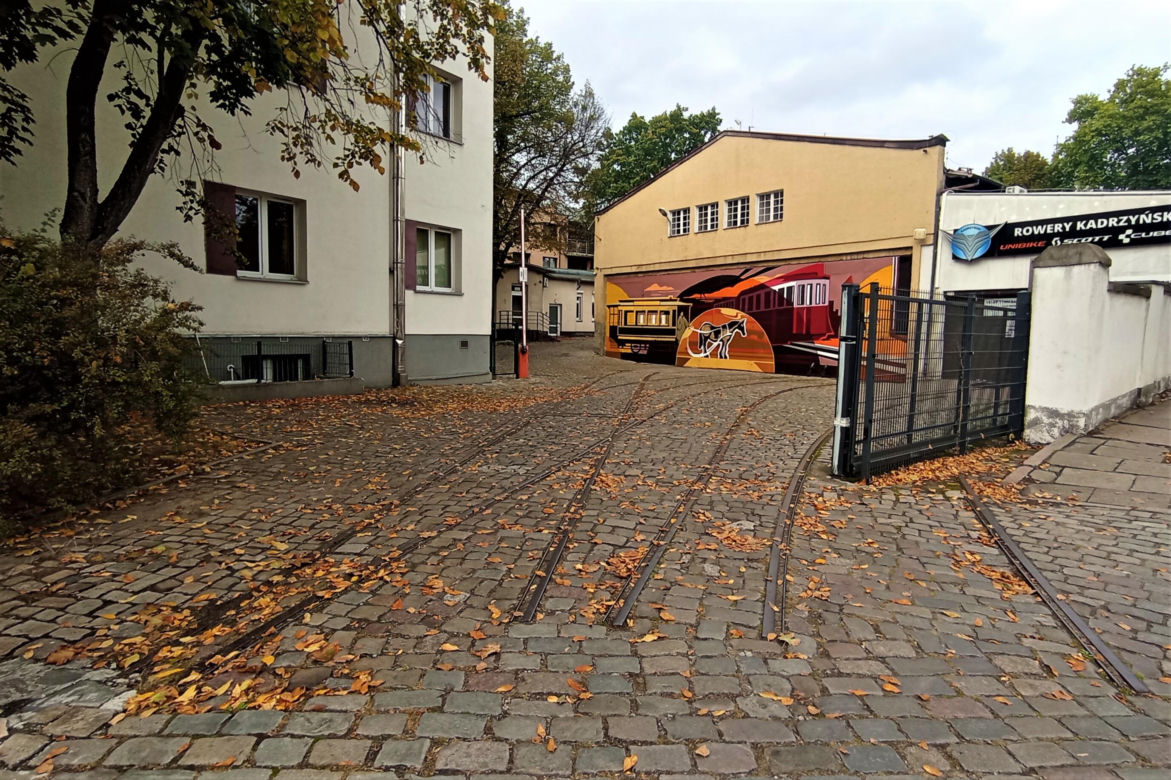 Nowy mural na zabytkowej zajezdni tramwajowej