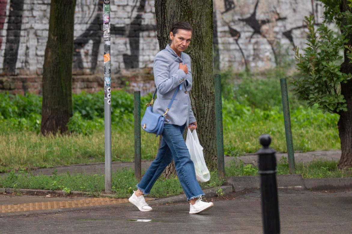 Olga Bończyk na czerwonym świetle