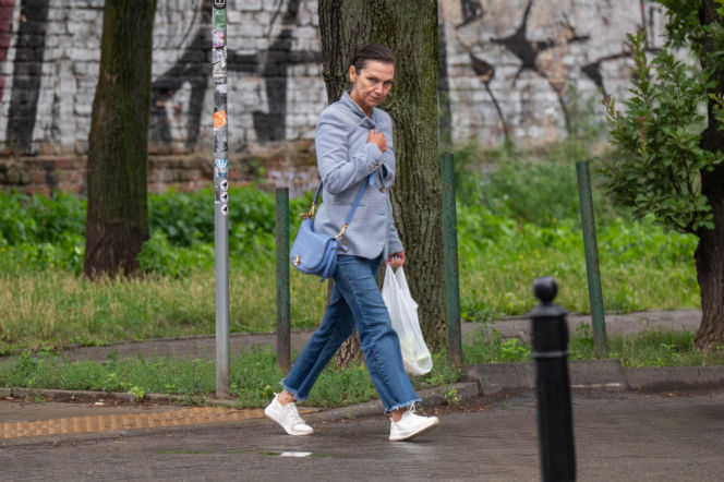 Olga Bończyk na czerwonym świetle