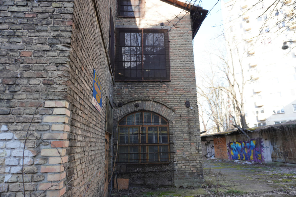 Opuszczona fabryka włókiennicza w Białymstoku. Niszczejące budynki niedaleko centrum miasta