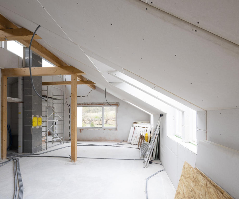 Jak zaplanować i wykonać instalacje na poddaszu?