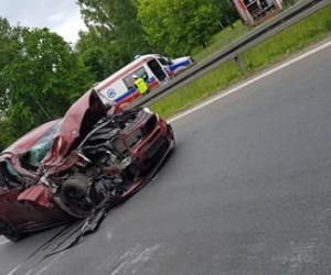 Wypadek w Dąbrowie Górniczej. Zderzenie osobówki z autobusem [ZDJĘCIA]
