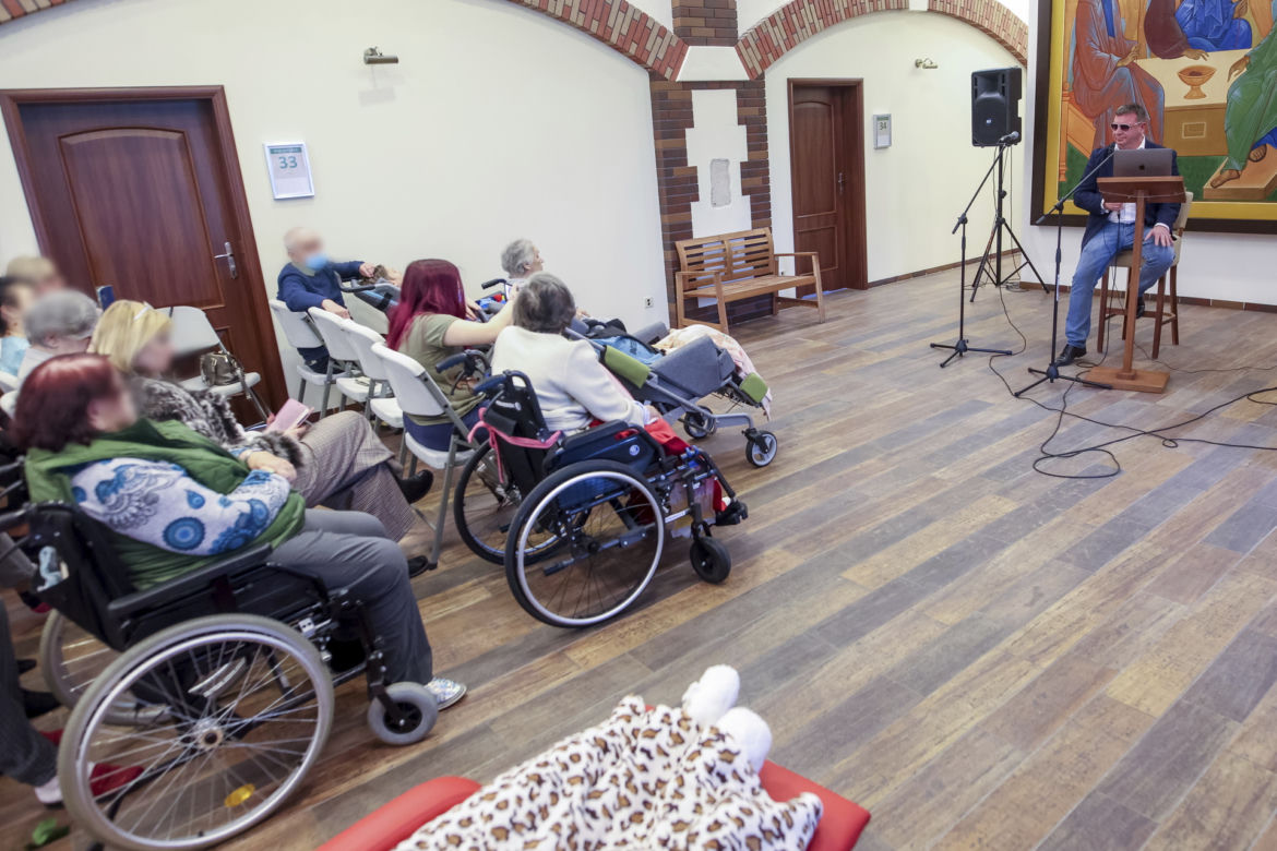 Michał Wójcik śpiewał dla podopiecznych hospicjum