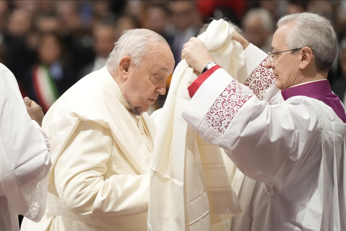  Papież Franciszek z siniakami na twarzy! Co się stało?