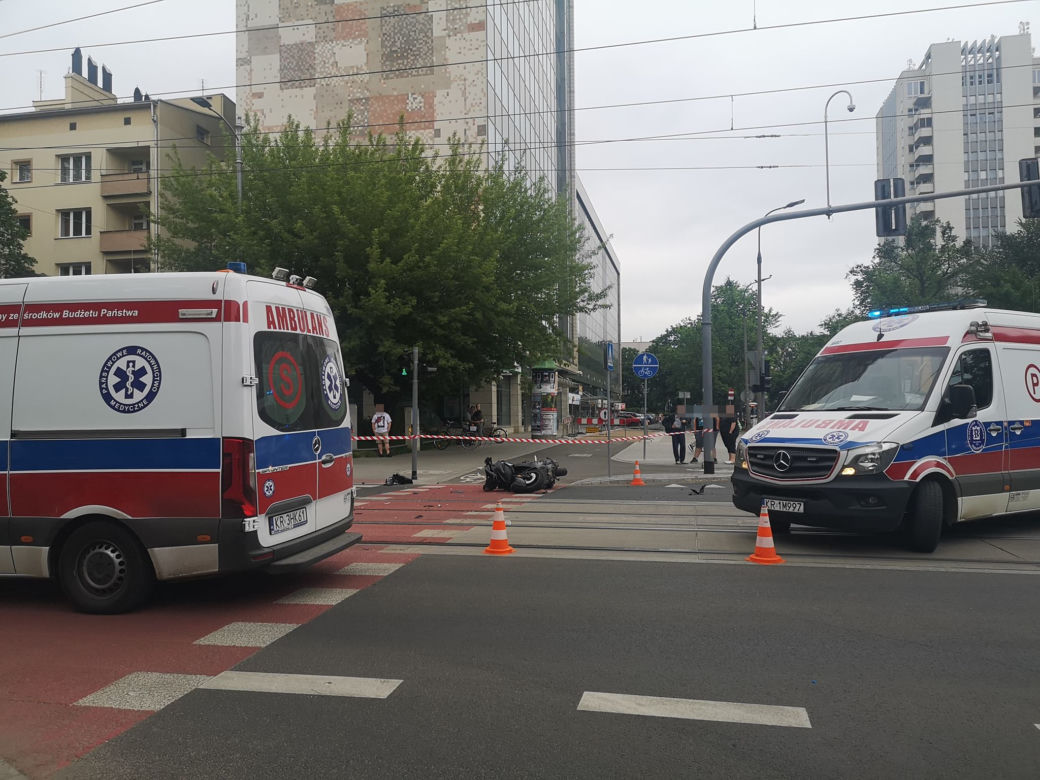 Kraków: Koszmarny wypadek motocyklisty na przejściu dla pieszych