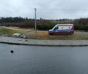 Koszmarny wypadek pod Solcem nad Wisłą! Nie żyje pasażer opla, 44-latkę zabrała karetka [ZDJĘCIA]