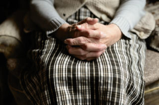 Pani Natalia przeżyła horror we własnym domu! Wojciech i Paweł kopali ją bez litości. Chodziło im o jedno