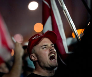 Protestujący zwolennicy prezydenta Donalda Trumpa 