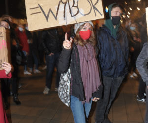 Transparenty na strajkach kobiet