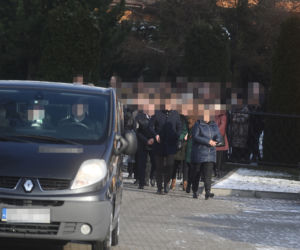 Ciało Igora spoczęło w zmarzniętej ziemi. Tłum żegnał 19-latka