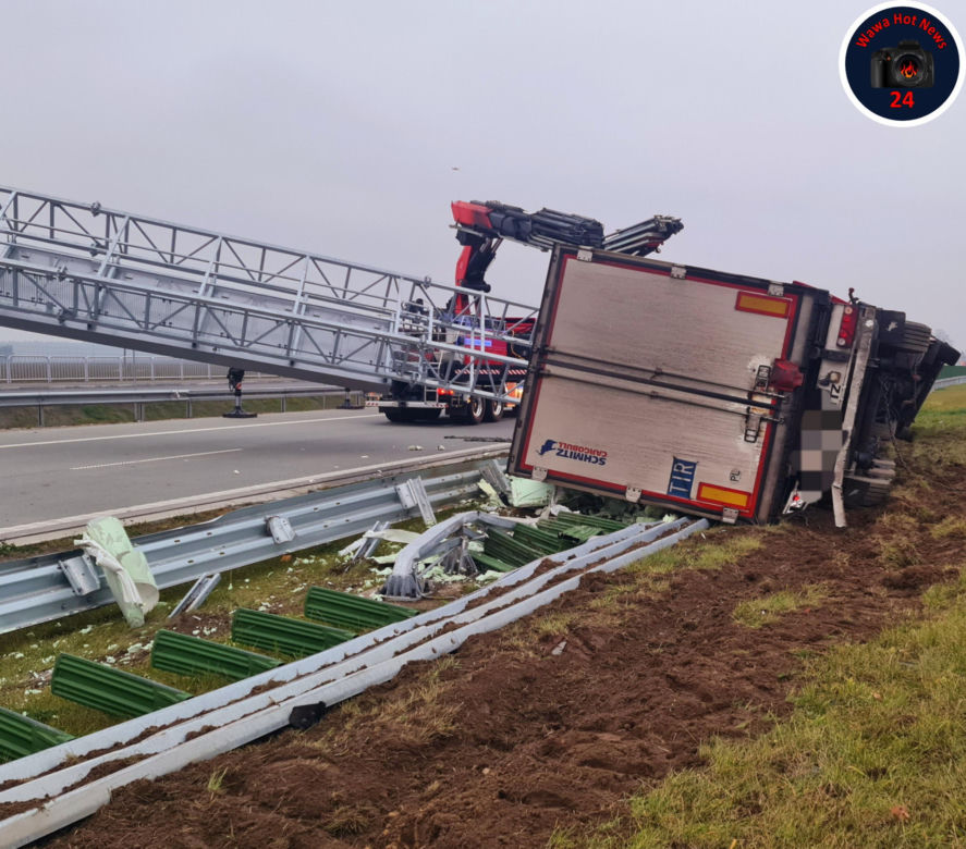 Ciężarówka z energetykami zablokowała S7