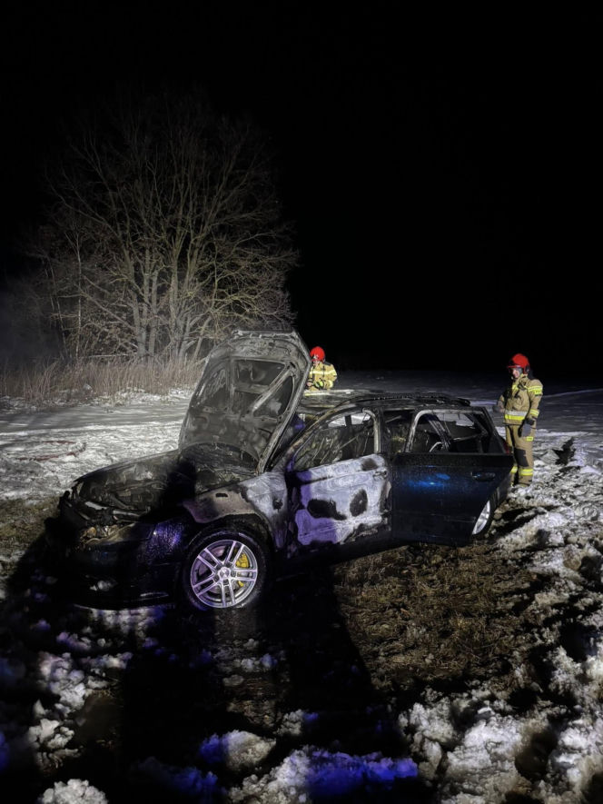 Pożar auta osobowego w Helenowie