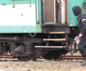 WARKA: Terroryści opanowali pociąg. Strzelanina na stacji kolejowej! + ZDJĘCIA