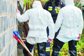 HORROR w Łyszkowicach (woj. małopolskie). Utopiła syna w studni i powiesiła się w oborze?!